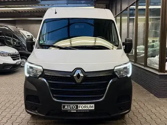 Używany Renault Master 150 KM (110 kW) 2022 Biały Minivan