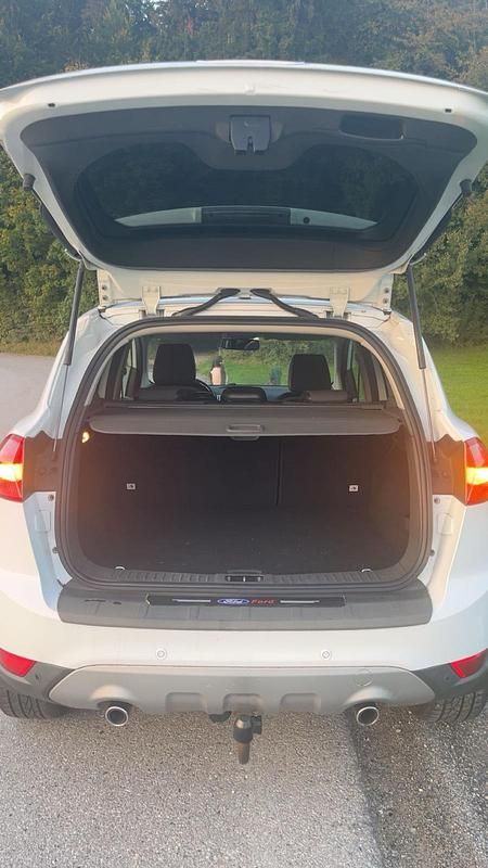 Weiß Gebraucht 2012 Ford Kuga SUV | 9.000 € (Fairer Preis) - Bild 1/4