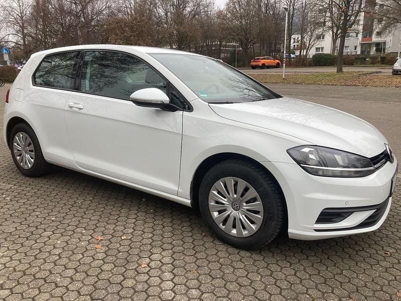 Gebraucht VW Golf VII 86 PS (63 kW) 2018 Weiß Limousine