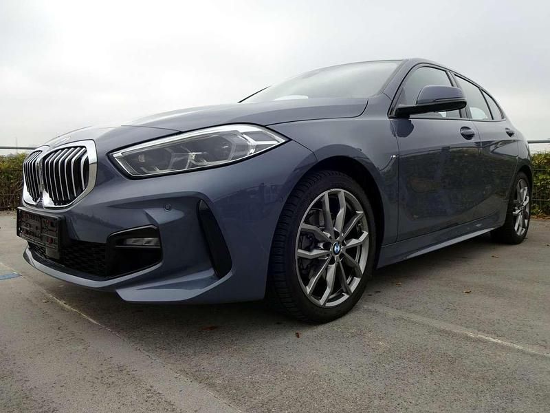 Grau Gebraucht 2024 BMW 118 M Sport Kleinwagen | 26.775 € (Guter Preis) - Bild 1/4