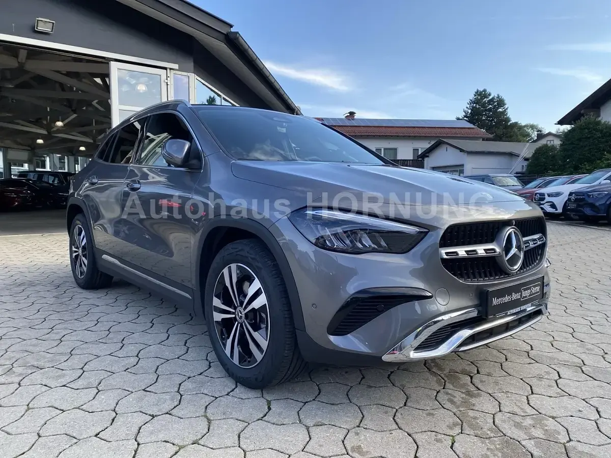 Gebraucht Mercedes GLA200 163 PS (119 kW) 2026 Grau SUV