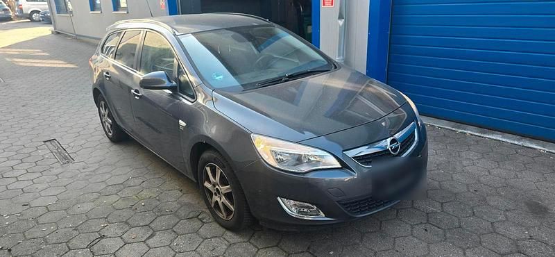 Gebraucht Opel Astra 110 PS (80 kW) 2012 Grau Kombi