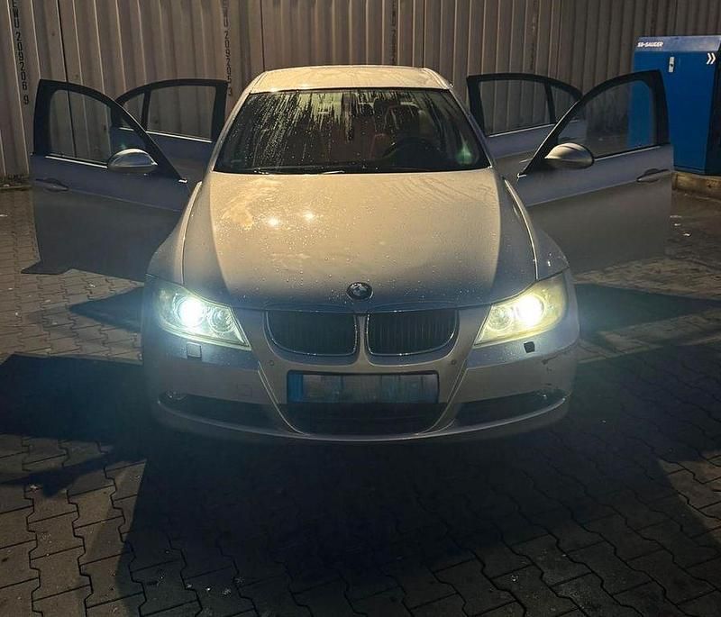 Silber Gebraucht 2006 BMW 320 Limousine | 3.500 € (Superpreis) - Bild 1/4