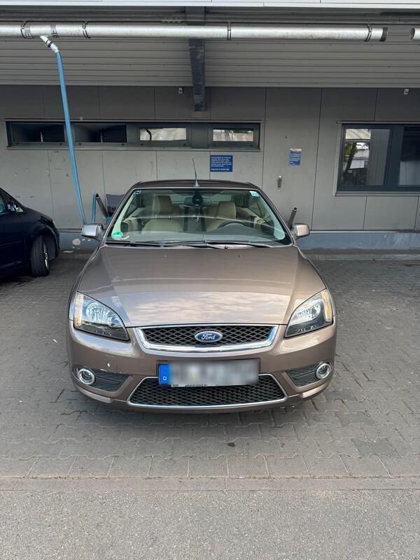 Beige Gebraucht 2007 Ford Focus Cabriolet Cabrio | 1.900 € (Fairer Preis) - Bild 1/4