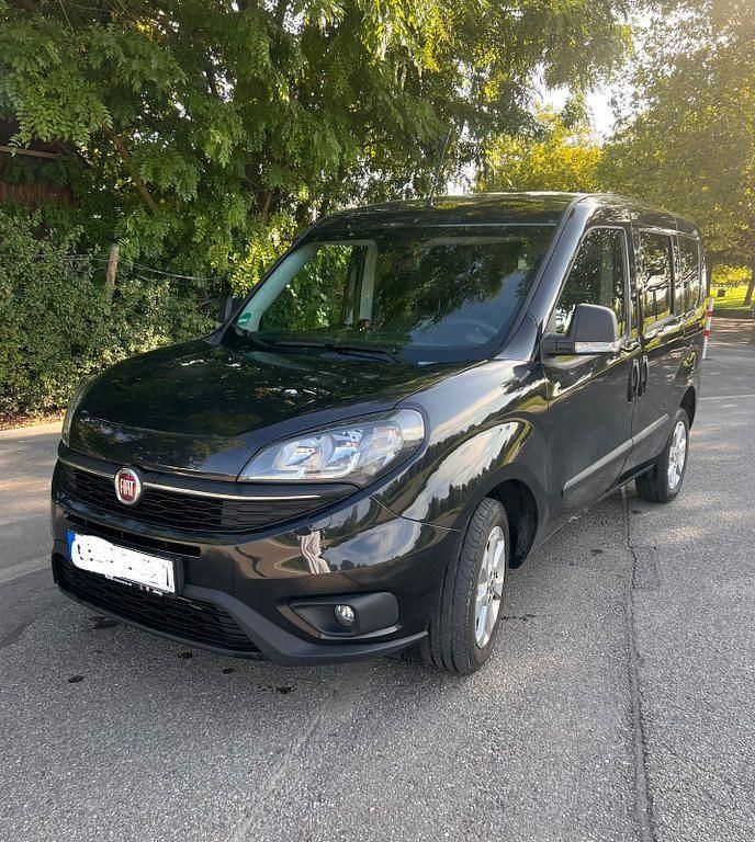 Schwarz Gebraucht 2019 Fiat Doblò Lounge Van / Kleinbus | 11.900 € (Fairer Preis) - Bild 1/4