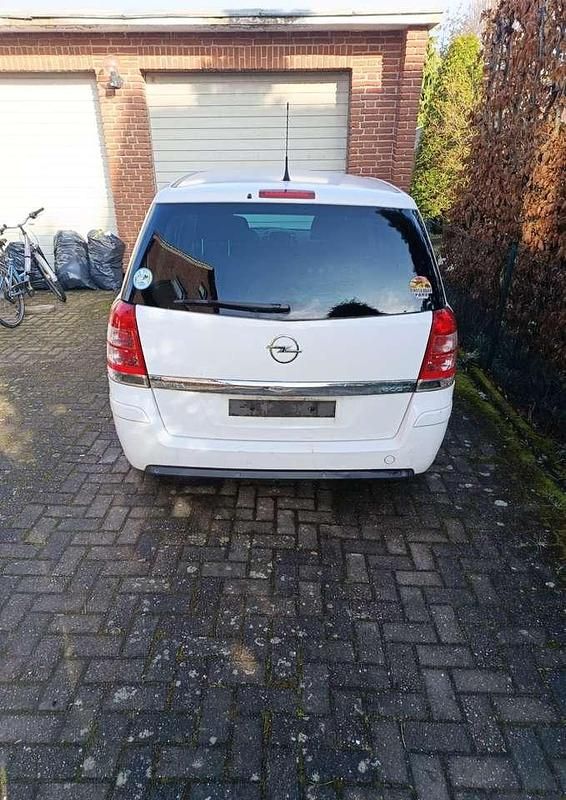 Gebraucht Opel Zafira Design Edition 116 PS (85 kW) 2011 Van / Kleinbus