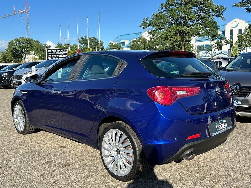 Gebraucht Alfa Romeo Giulietta Super 120 PS (88 kW) 2016 Blau Kleinwagen