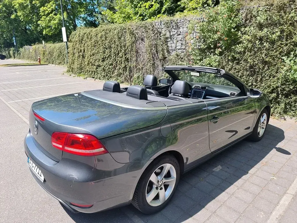 Gebraucht VW Eos 122 PS (89 kW) 2011 Grau Cabrio