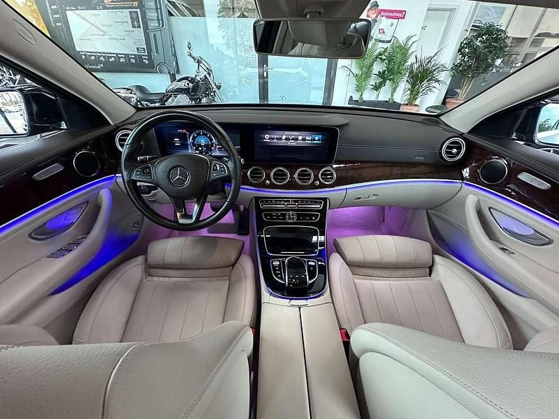 Gebraucht Mercedes E220 194 PS (142 kW) 2016 Schwarz Limousine