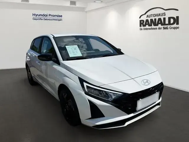 Neu Hyundai i20 90 PS (66 kW) 2026 Gelb Kleinwagen