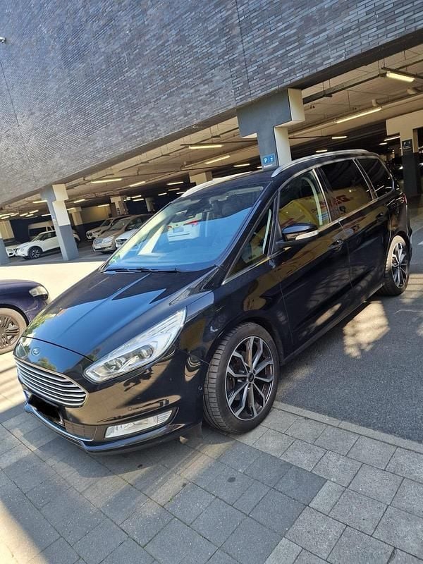 Schwarz Gebraucht 2015 Ford Galaxy Titanium Van / Kleinbus | 17.599 € (Teuer) - Bild 1/4