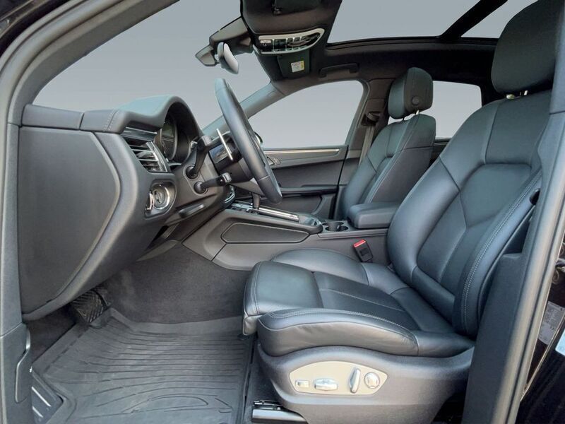 Gebraucht Porsche Macan 265 PS (194 kW) 2023 Tiefschwarzmetallic SUV