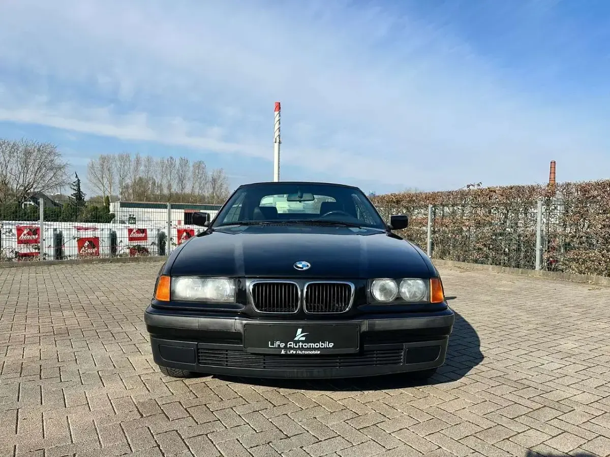 Gebraucht BMW 318 116 PS (85 kW) 1999 Cosmosschwarz metallic Cabrio