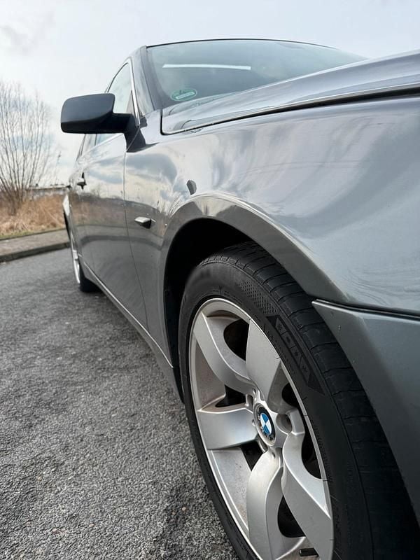 Gebraucht BMW 525 177 PS (130 kW) 2005 Grau Limousine