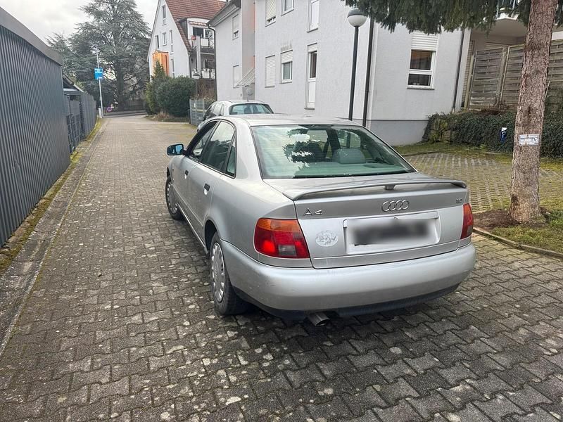 Gebraucht Audi A4 115 PS (84 kW) 1998 Silber Limousine