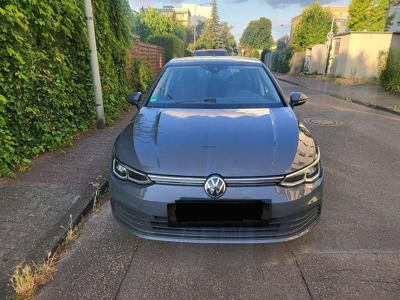Grau Gebraucht 2021 VW Golf VIII Life Limousine | 19.800 € (Fairer Preis) - Bild 1/4
