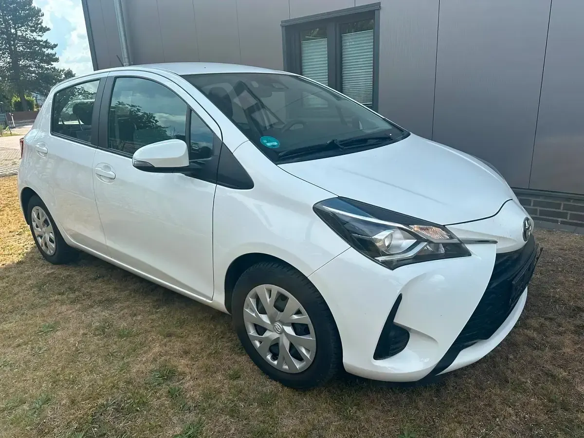 Gebraucht Toyota Yaris 107 PS (78 kW) 2019 Weiß Kleinwagen