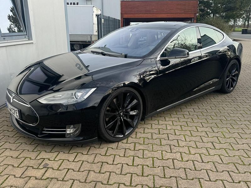Schwarz Gebraucht 2015 Tesla Model S Kleinwagen | 23.999 € (Fairer Preis) - Bild 1/4