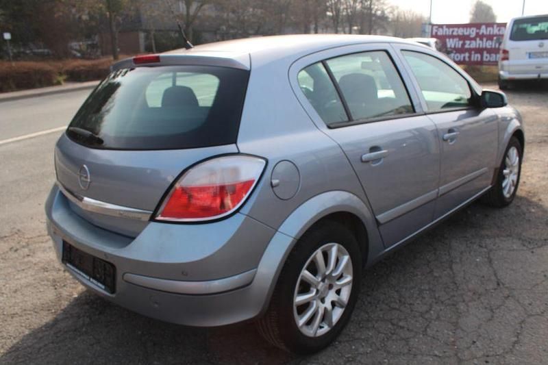 Gebraucht Opel Astra Edition 105 PS (77 kW) 2005 Silber Limousine