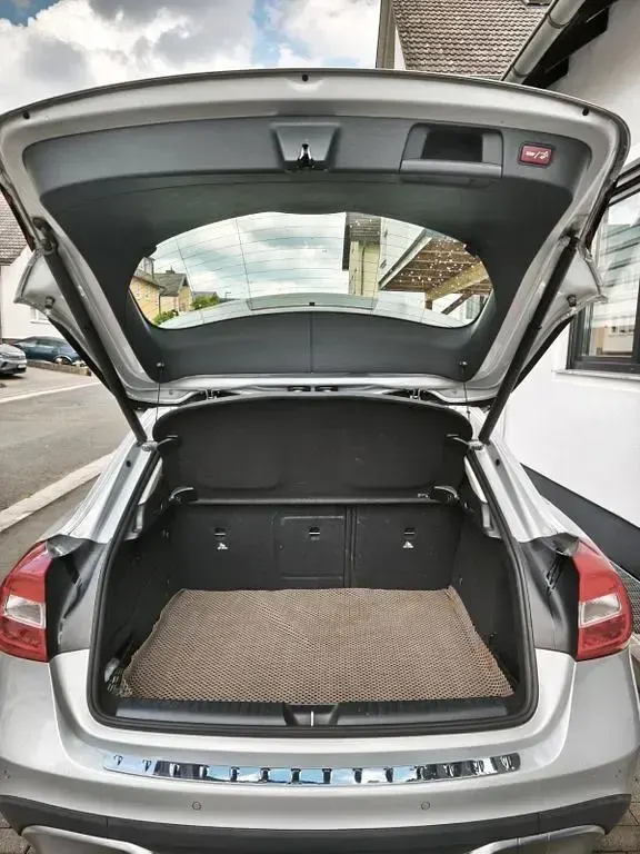 Gebraucht Mercedes GLA180 116 PS (85 kW) 2017 Silber SUV