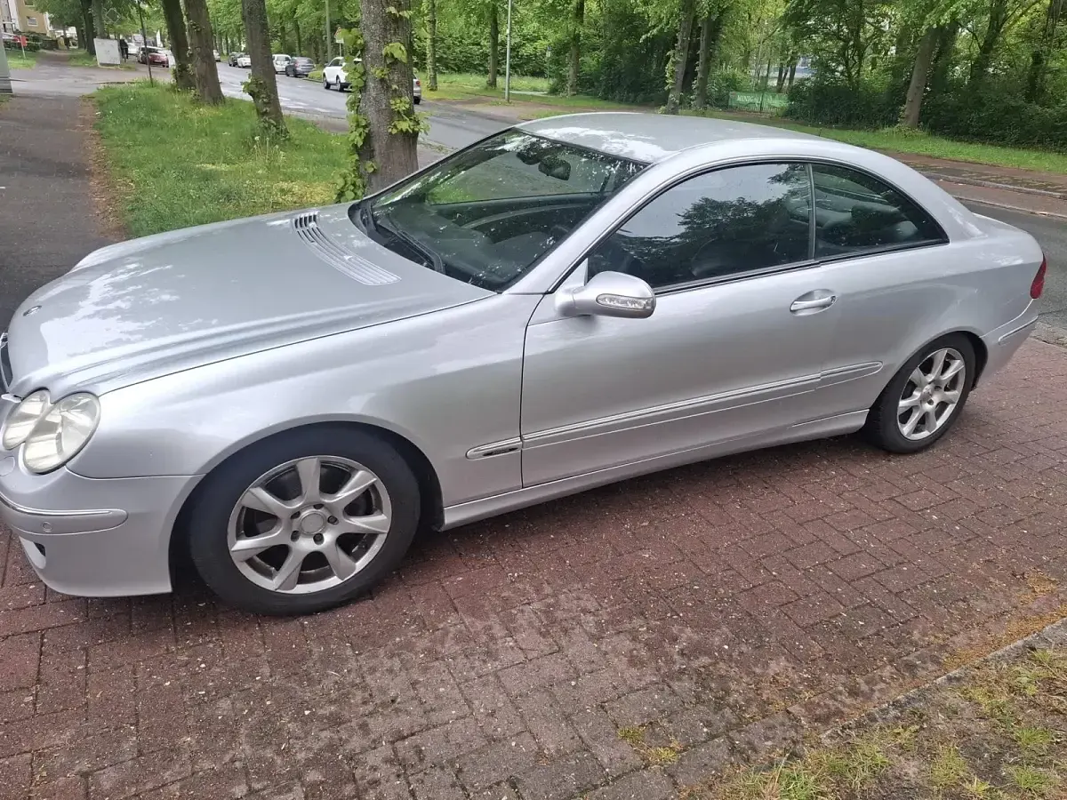 Gebraucht Mercedes CLK220 150 PS (110 kW) 2007 Silber Coupé