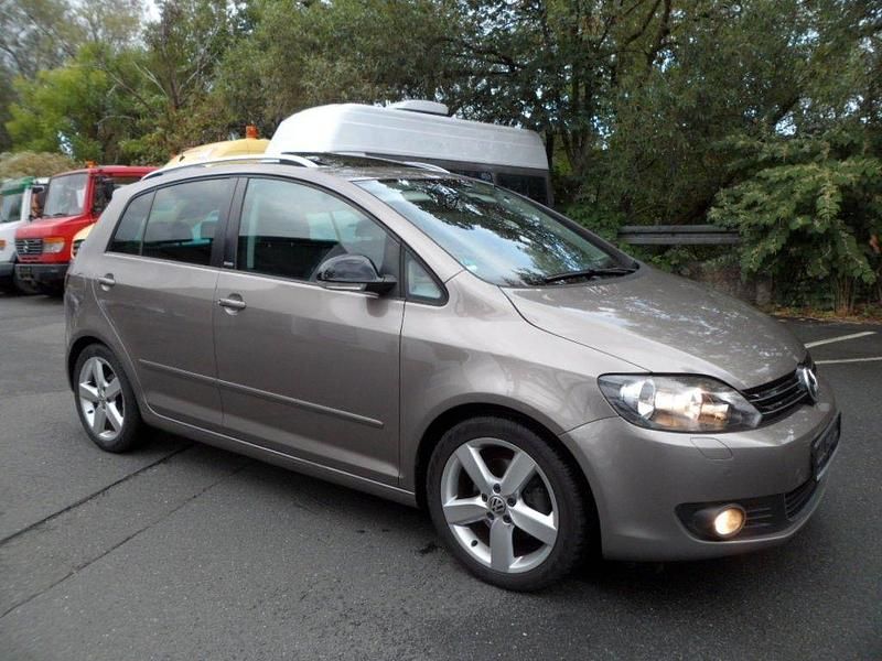 Braun Gebraucht 2011 VW Golf Plus Style Van / Kleinbus | 6.200 € (Fairer Preis) - Bild 1/4