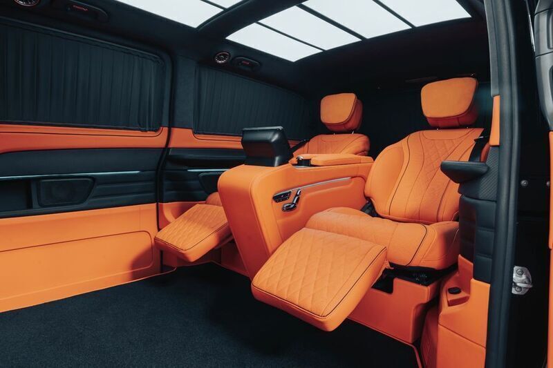 Gebraucht Mercedes V300 237 PS (174 kW) 2024 Schwarz Van / Kleinbus