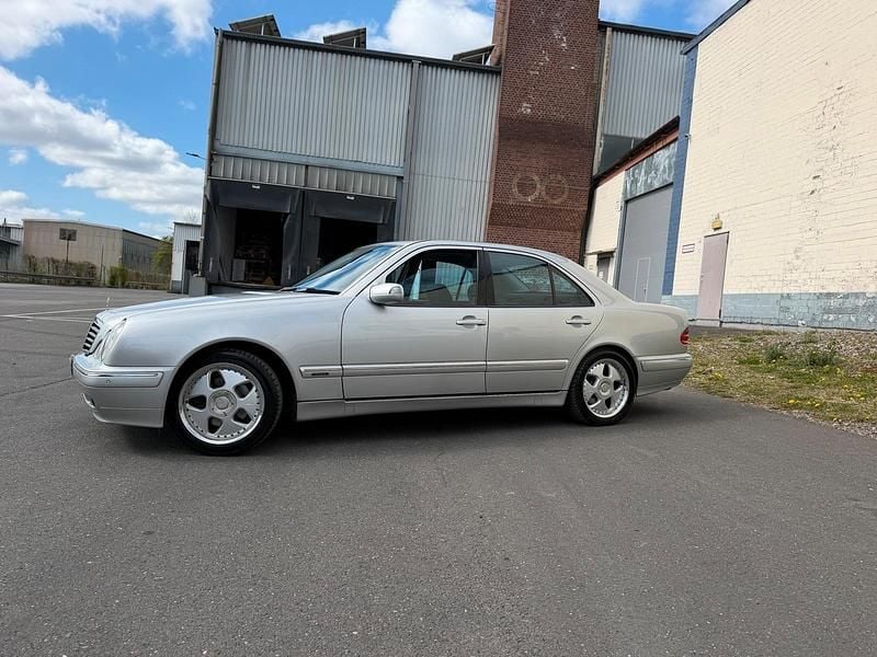 Gebraucht Mercedes E280 Avantgarde 204 PS (150 kW) 2000 Silber Limousine