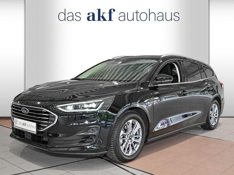 Obsidianschwarz metallic Gebraucht 2024 Ford Focus Titanium Kombi | 23.850 € (Fairer Preis) - Bild 1/4