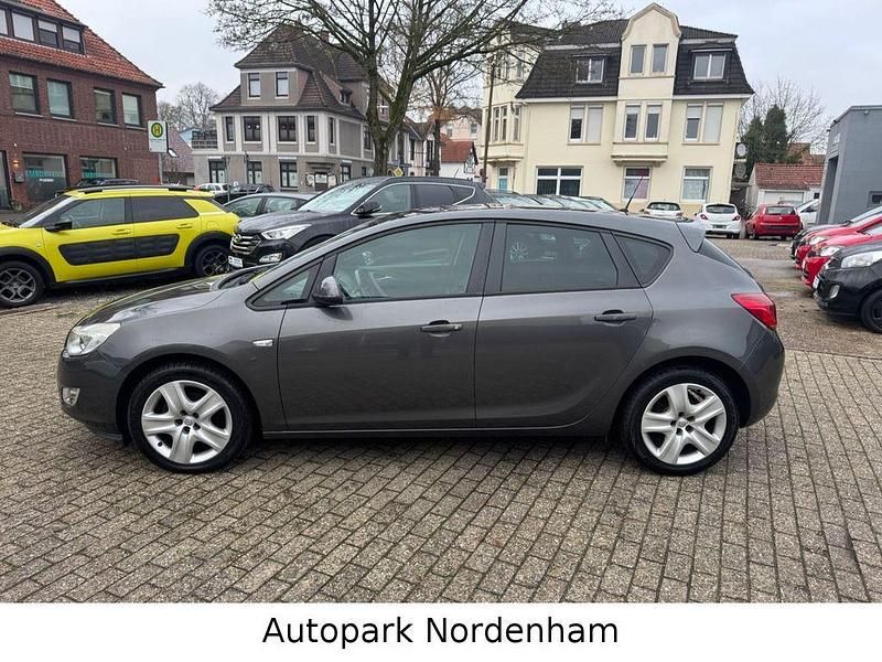Gebraucht Opel Astra Design Edition 120 PS (88 kW) 2011 Grau Limousine