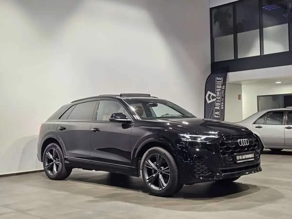 Gebraucht Audi Q8 S-Line 286 PS (210 kW) 2024 Mythosschwarz metall (metallic) SUV