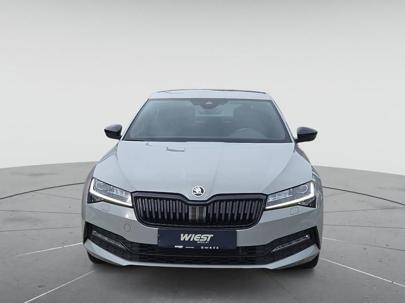 Steelgrau Gebraucht 2022 Skoda Superb SportLine Limousine | 28.888 € (Guter Preis) - Bild 1/4