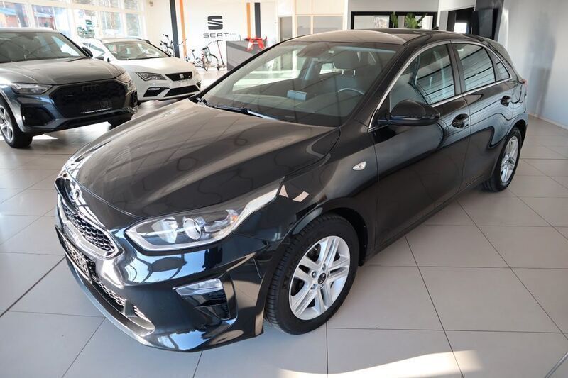 (1k) zilinaschwarz met. Gebraucht 2018 Kia Ceed Limousine | 15.897 € (Fairer Preis) - Bild 1/4