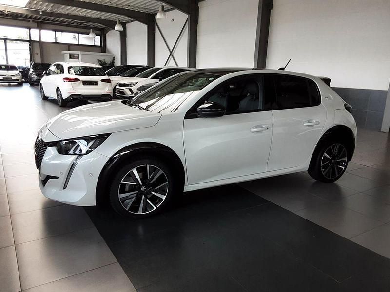 Weiß Gebraucht 2022 Peugeot 208 GT Kleinwagen | 16.990 € (Fairer Preis) - Bild 1/4
