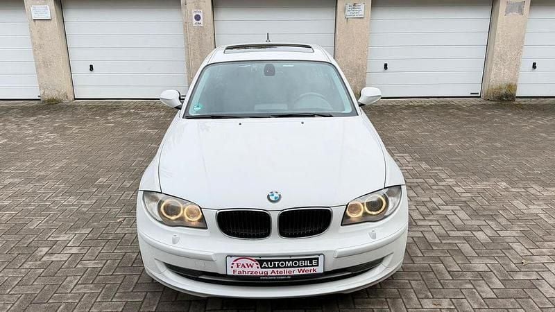 Gebraucht BMW 120 Advantage 170 PS (125 kW) 2011 Weiß Kleinwagen