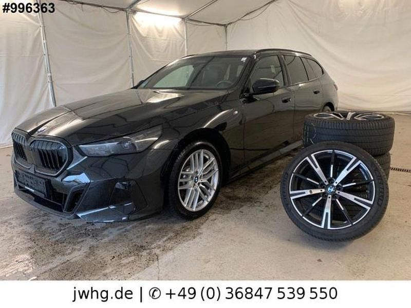 Schwarz Gebraucht 2024 BMW 520 M Sport Limousine | 52.950 € (Etwas zu teuer) - Bild 1/4