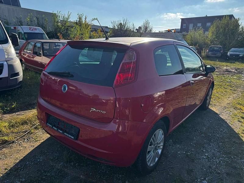 Gebraucht Fiat Grande Punto Emotion 90 PS (66 kW) 2007 Rot Kleinwagen