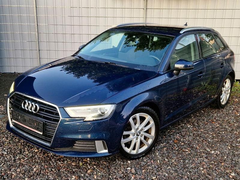 Blau Gebraucht 2018 Audi A3 Sportback Sport Limousine | 13.790 € (Guter Preis) - Bild 1/4
