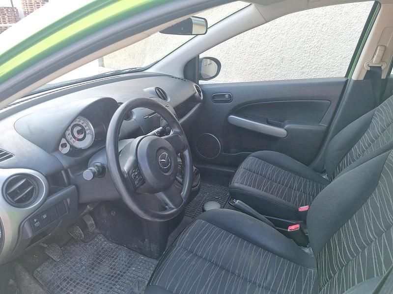 Gebraucht Mazda 2 75 PS (55 kW) 2009 Grün Kleinwagen