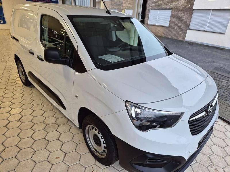 Gebraucht Opel Combo Selection 110 PS (80 kW) 2020 White jade Van / Kleinbus