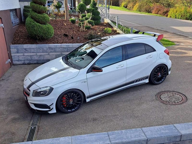 Weiß Gebraucht 2013 Mercedes A45 AMG AMG Limousine | 32.999 € (Teuer) - Bild 1/4
