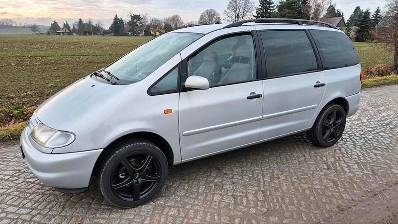 Gebraucht VW Sharan 174 PS (127 kW) 1999 Silber Van / Kleinbus