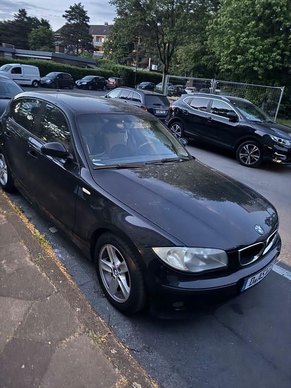 Gebraucht BMW 118 122 PS (89 kW) 2005 Schwarz Kleinwagen