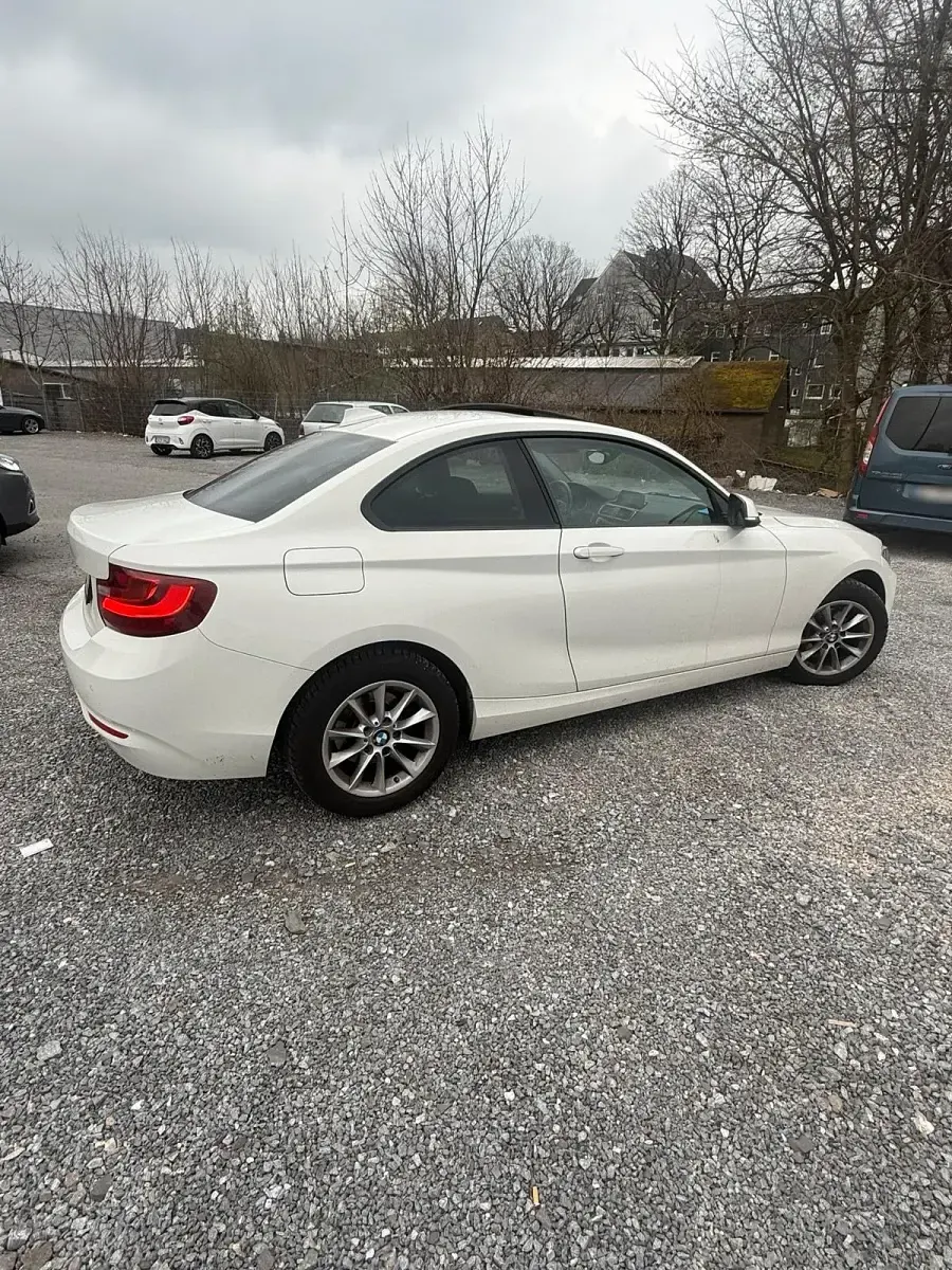 Gebraucht BMW 218 Advantage 136 PS (100 kW) 2016 Weiß Coupé