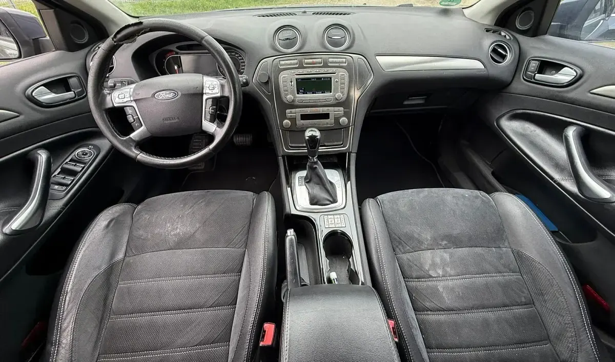 Usado Ford Mondeo 140 CV (102 kW) 2010 Azul Familiar