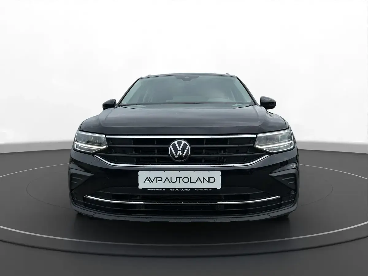 Gebraucht VW Tiguan Move 122 PS (89 kW) 2024 Schwarz SUV