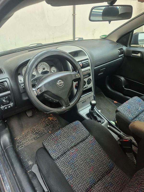 Gebraucht Opel Astra 125 PS (91 kW) 2001 Schwarz Coupé