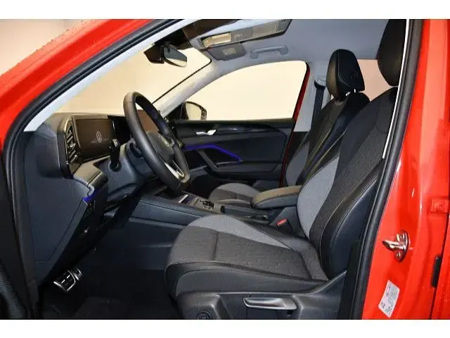 Gebraucht VW Tiguan Goal 150 PS (110 kW) 2025 Persimmon red metallic (metallic) SUV