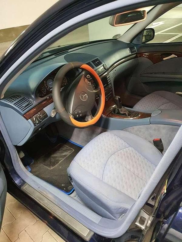 Gebraucht Mercedes E200 Classic 163 PS (119 kW) 2005 Blau Limousine