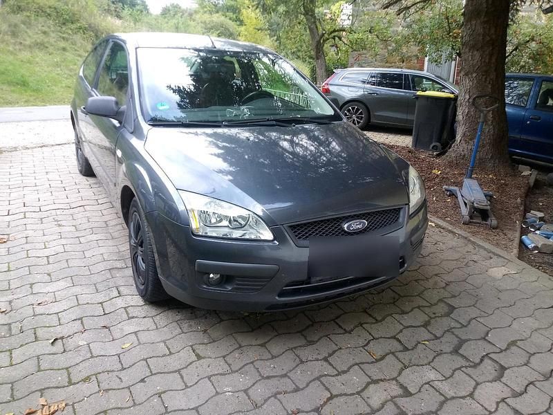 Schwarz Gebraucht 2005 Ford Focus Coupé | 1.600 € (Etwas zu teuer) - Bild 1/4